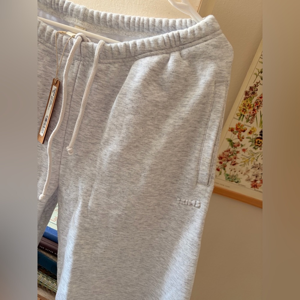 SKIMS Cotton Fleece Classic Jogger in Light Heather Grey; Size S - Picture 6 of 6